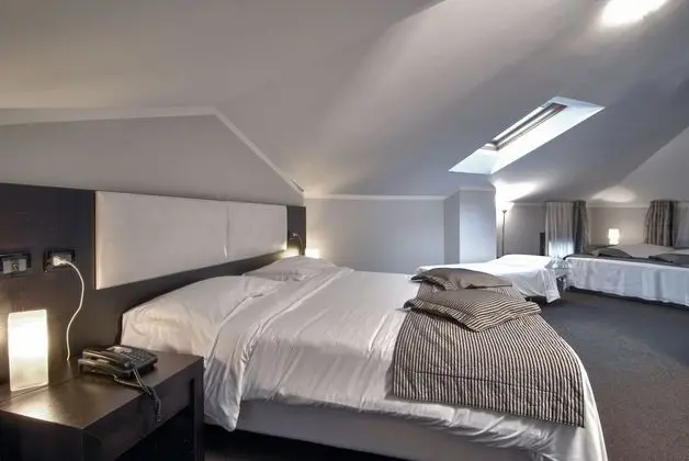 Dört Kişilik Oda (Attic)