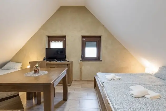 Family Stüdyo, 1 Çift Kişilik Yatak, Bahçeli (Pannonian Studio Mansarde For 2)