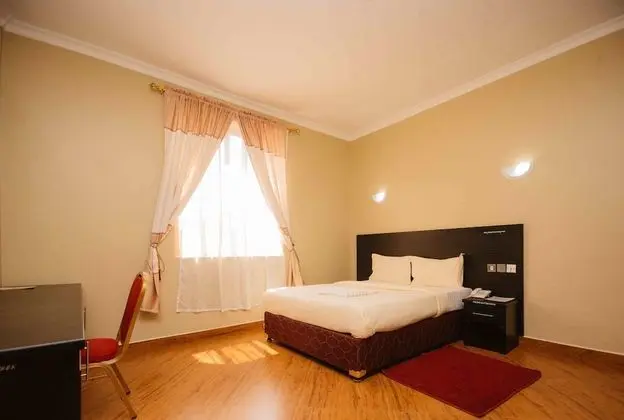 Deluxe Tek Büyük Yataklı Oda