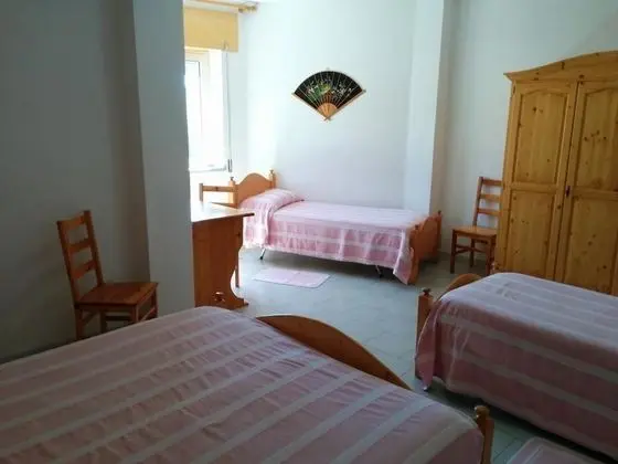 Üç Kişilik Oda