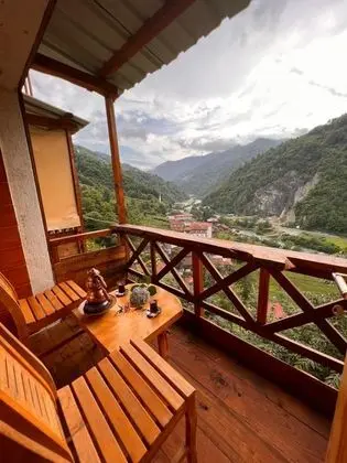 Deluxe Üç Kişilik Oda , Nehir Manzaralı, Balkonlu