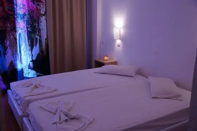 Tek Büyük veya İki Ayrı Yataklı Oda, Deniz Manzaralı