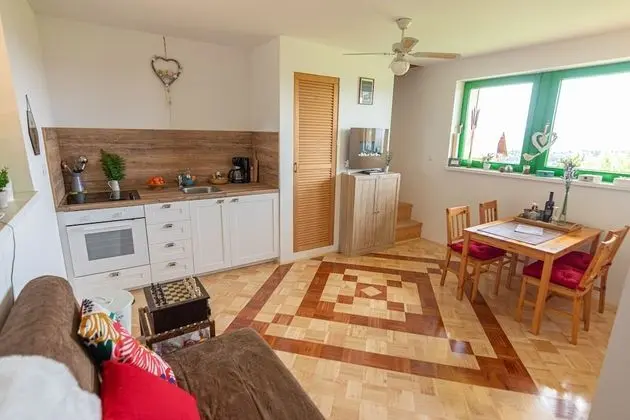 Ev (Two bedroom Cottage)