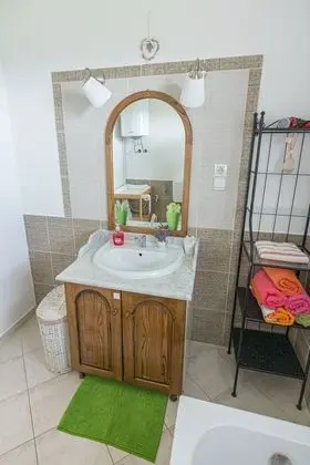 Ev (Two bedroom Cottage)