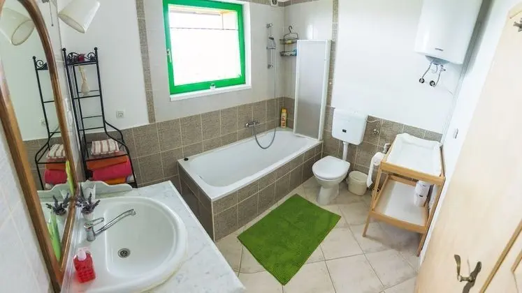 Ev (Two bedroom Cottage)