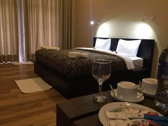 Deluxe Tek Büyük Yataklı Oda, 1 Büyük (Queen) Boy Yatak, Park Manzaralı, Bahçeli