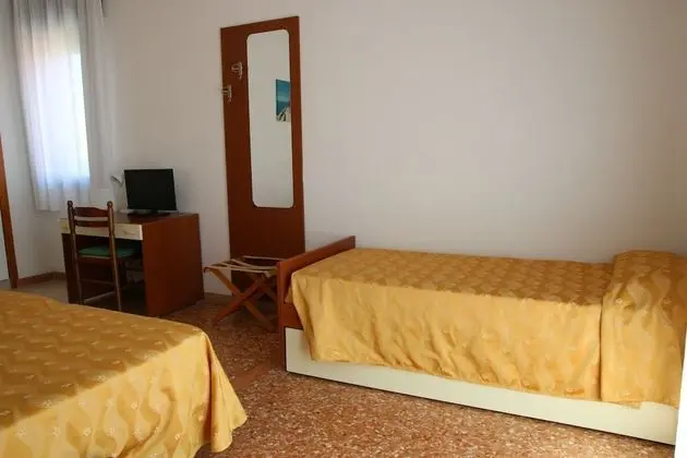 Tek Büyük veya İki Ayrı Yataklı Oda, Balkon, Deniz Manzaralı