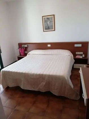 Tek Büyük veya İki Ayrı Yataklı Oda, Balkon, Deniz Manzaralı