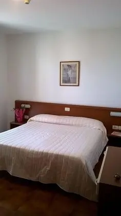 Tek Büyük veya İki Ayrı Yataklı Oda, Balkon, Deniz Manzaralı