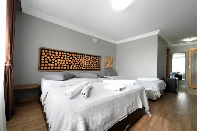 Deluxe Üç Kişilik Oda , Deniz ve Dağ Manzaralı