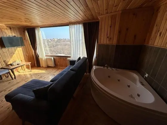 Jakuzili Suit Oda, Deniz Manzaralı, Jakuzili