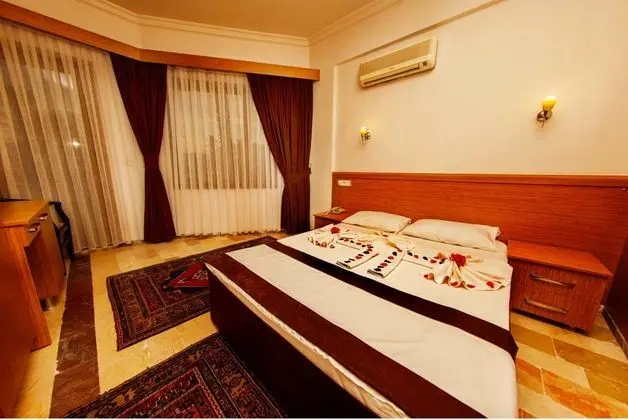 Çift Kişilik, Göl Manzaralı