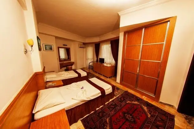 Çift Kişilik, Göl Manzaralı