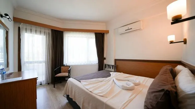 Çift Kişilik, Göl Manzaralı