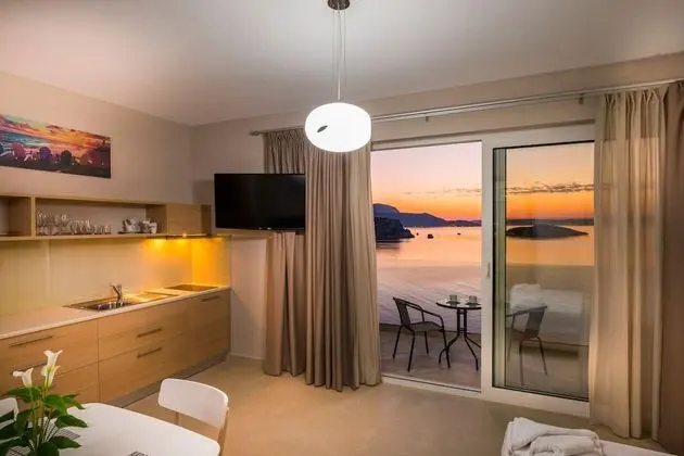 Studio Deluxe with Panoramic Sea View