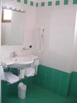 Üç Kişilik Oda