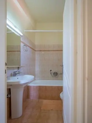 Stüdyo, Bahçe Manzaralı