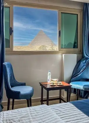 Deluxe Tek Büyük veya İki Ayrı Yataklı Oda (Pyramid View)