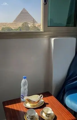 Deluxe Tek Büyük veya İki Ayrı Yataklı Oda (Pyramid View)