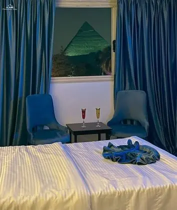 Deluxe Tek Büyük veya İki Ayrı Yataklı Oda (Pyramid View)