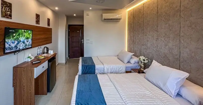 Deluxe Tek Büyük veya İki Ayrı Yataklı Oda (Pyramid View)