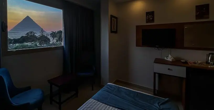Deluxe Tek Büyük veya İki Ayrı Yataklı Oda (Pyramid View)