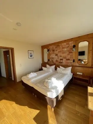 Deluxe Tek Büyük Yataklı Oda, Balkon, Göl Manzaralı