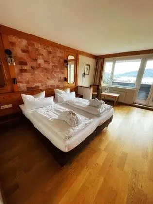 Deluxe Tek Büyük Yataklı Oda, Balkon, Göl Manzaralı