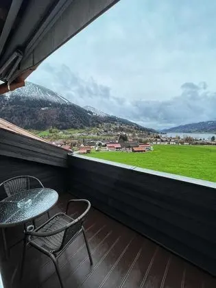 Deluxe Tek Büyük Yataklı Oda, Balkon, Göl Manzaralı