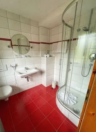 Deluxe Tek Büyük Yataklı Oda, Balkon, Göl Manzaralı