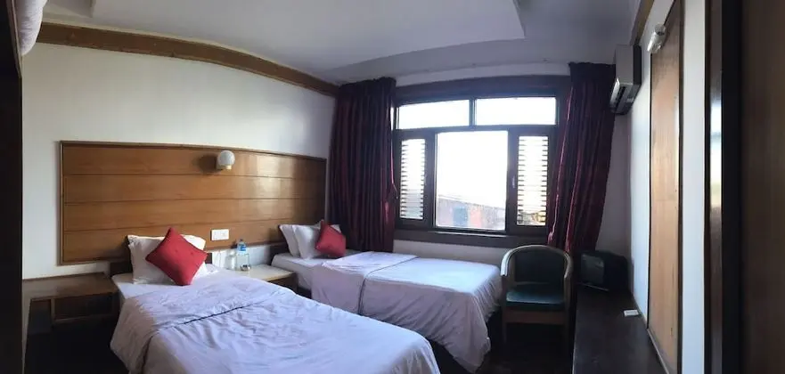Deluxe Tek Büyük Yataklı Oda, Sigara İçilebilir, Dağ Manzaralı