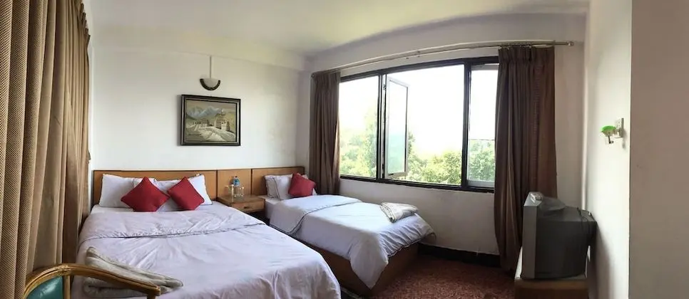 Deluxe Tek Büyük Yataklı Oda, Sigara İçilebilir, Dağ Manzaralı