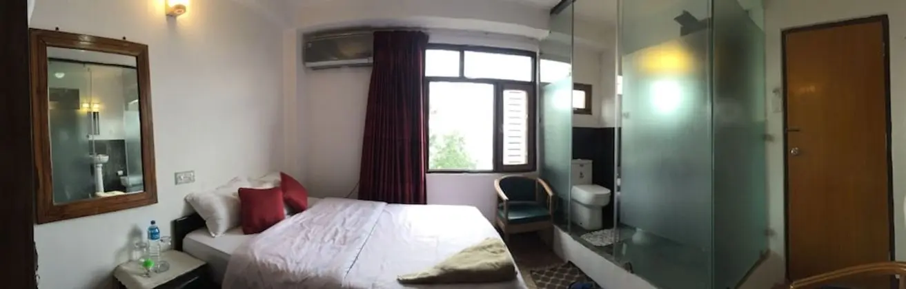 Deluxe Tek Büyük Yataklı Oda, Sigara İçilebilir, Dağ Manzaralı