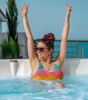 Exclusive Suite with Outdoor Hot Tub and Sauna - Sea View