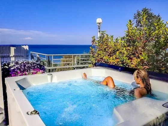 Exclusive Suite with Outdoor Hot Tub and Sauna - Sea View
