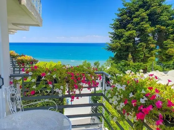 Exclusive Suite with Outdoor Hot Tub and Sauna - Sea View