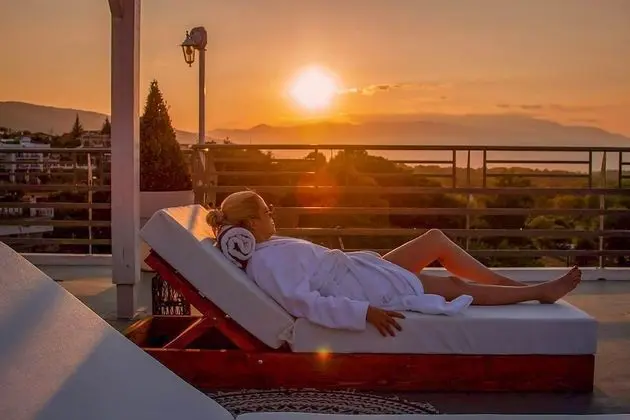 Master Sky Suite with Outdoor Hot Tub and Sauna - Sea View