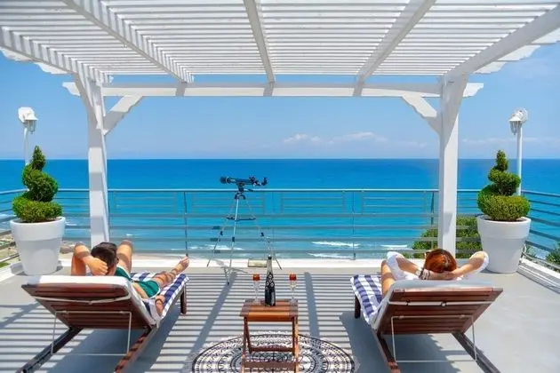 Master Sky Suite with Outdoor Hot Tub and Sauna - Sea View