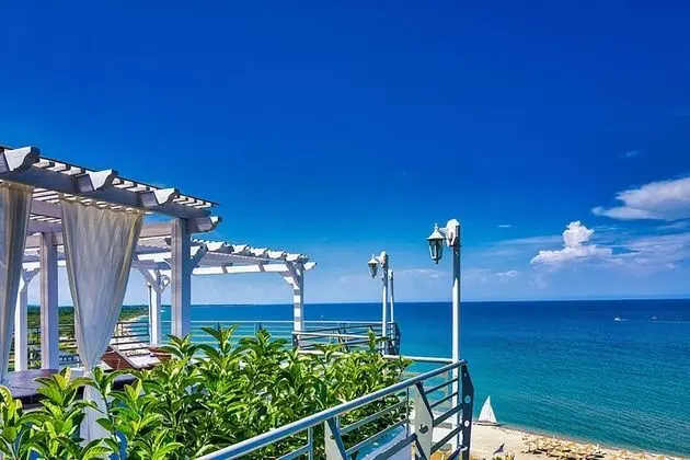 Master Sky Suite with Outdoor Hot Tub and Sauna - Sea View