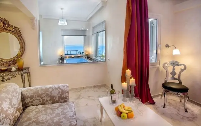 Panoramic Suite with Outdoor Jetted Tub - Front Sea View