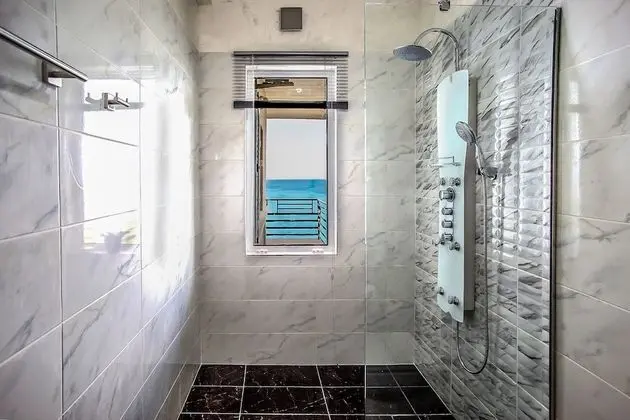 Panoramic Suite with Outdoor Jetted Tub - Front Sea View
