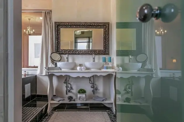 Panoramic Suite with Outdoor Jetted Tub - Front Sea View