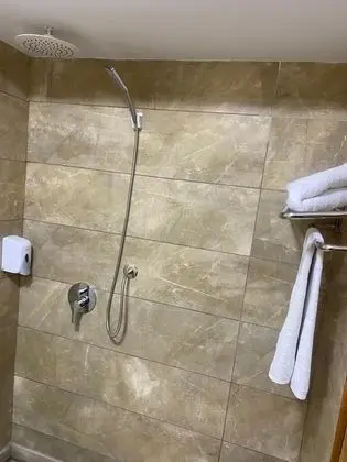 Üç Kişilik Oda