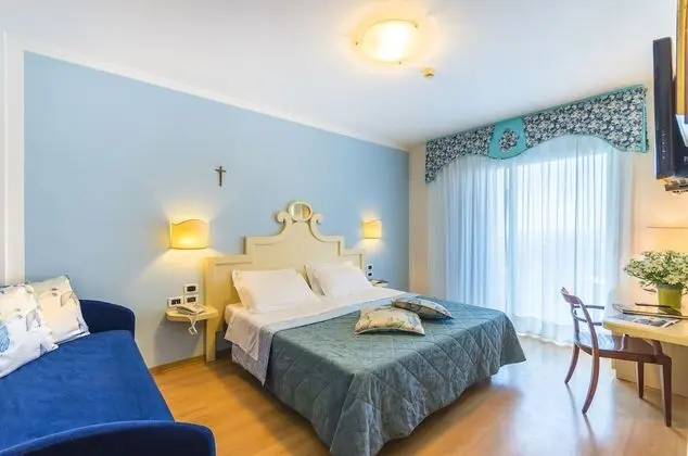 Deluxe Tek Büyük Yataklı Oda, Kısmi Deniz Manzaralı