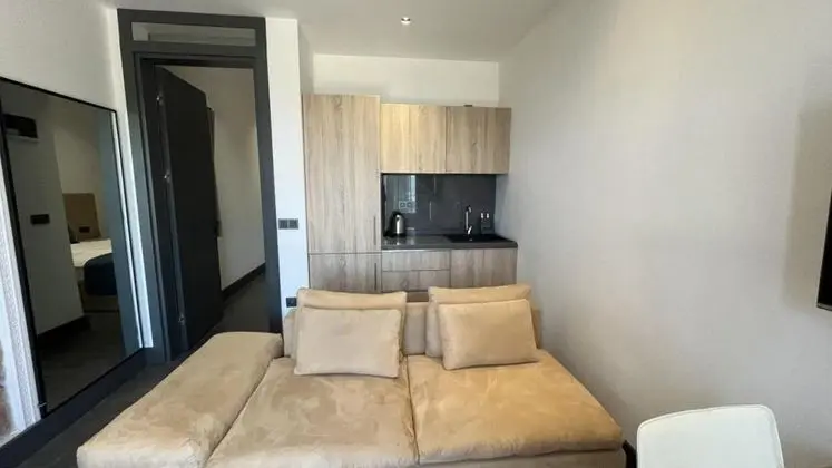 https://images.odamax.com/img/1024x768/odamax/image/upload/Panoramic_Residences_Bodrum_202605241305574_6_Heredot_Salon_4_1280x720.jpg