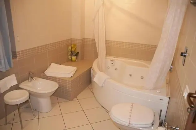 Üç Kişilik Oda, Deniz Manzaralı