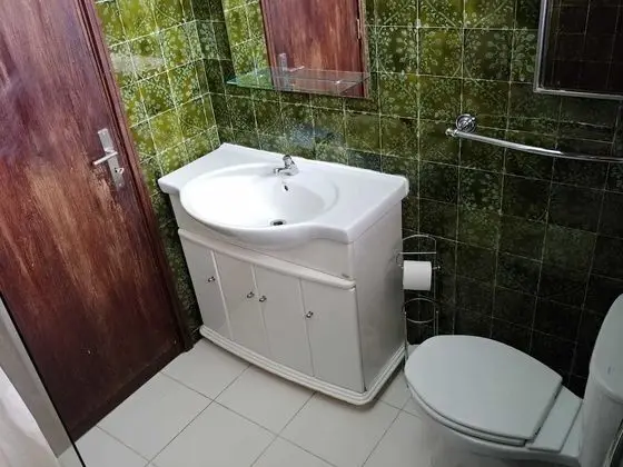 Tek Büyük Yataklı Oda, Ortak Banyo (2)