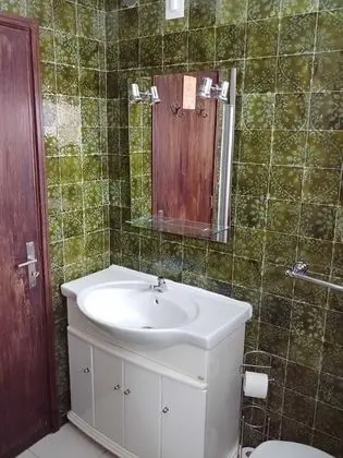Tek Büyük Yataklı Oda, Ortak Banyo (3)