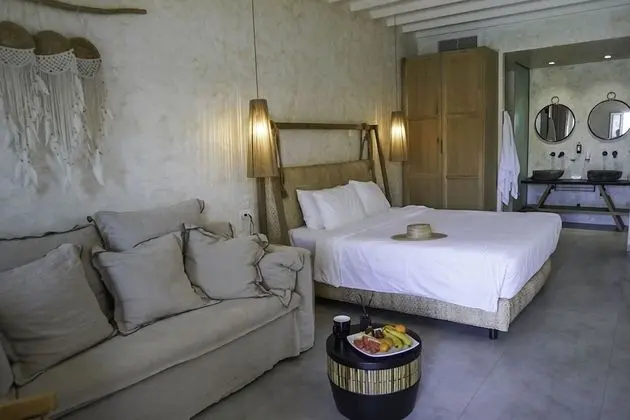 Signature Suite with Outdoor Hot Tub and Sea View