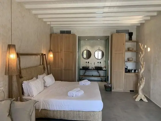 Signature Suite with Outdoor Hot Tub and Sea View